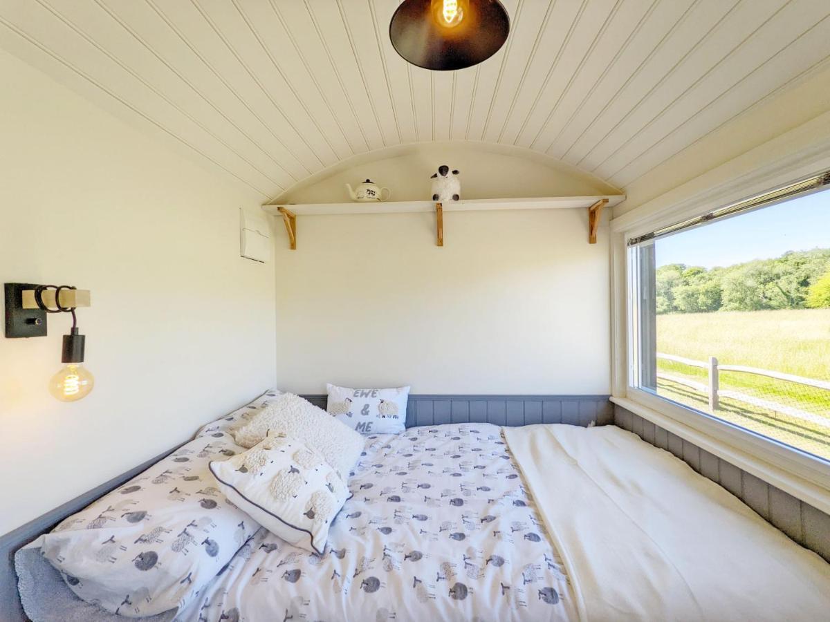 ウォーターロービル Crabden Shepherd Hut - Blendworthヴィラ エクステリア 写真